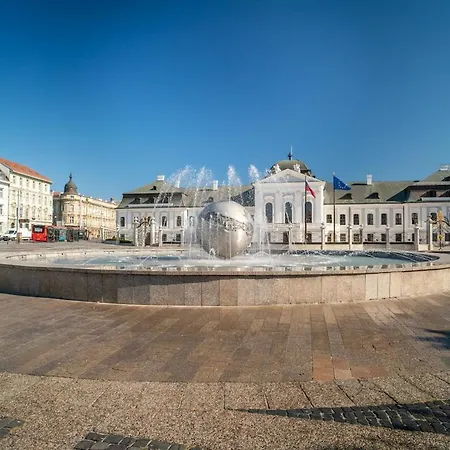 Luminous View アパート